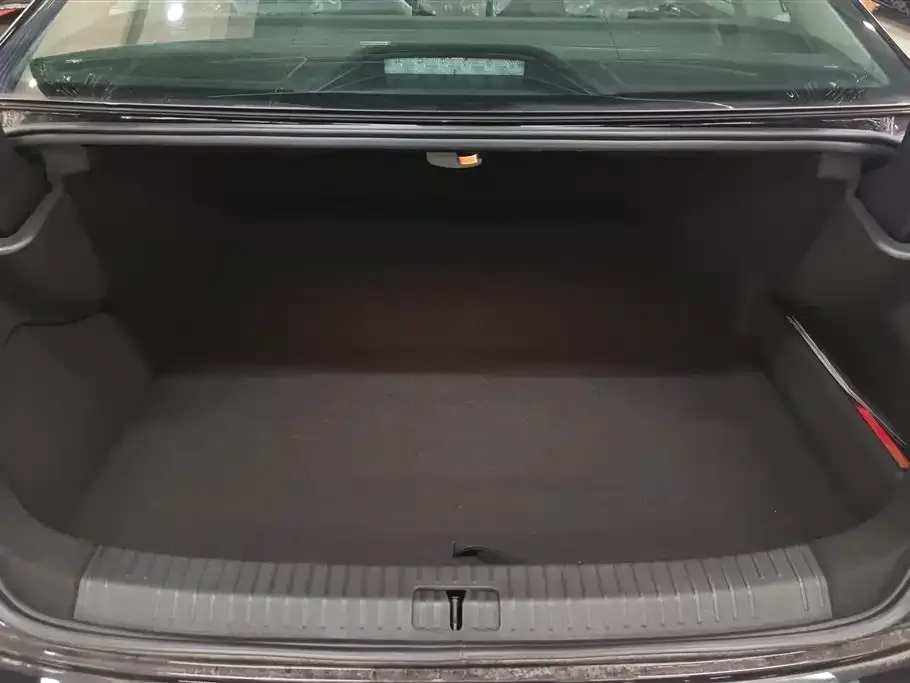 Volkswagen Passat New Energy — фото 2