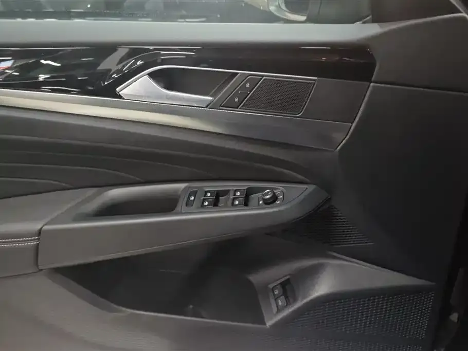Volkswagen Passat New Energy — фото 10