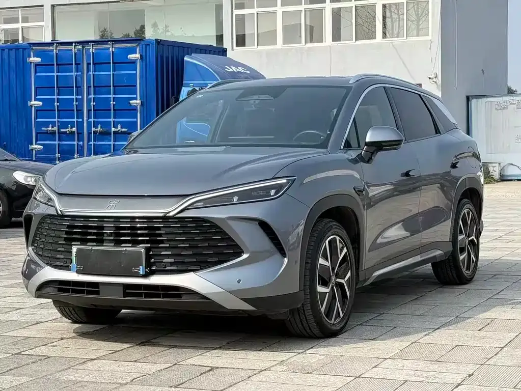 BYD L DM-i — фото 1