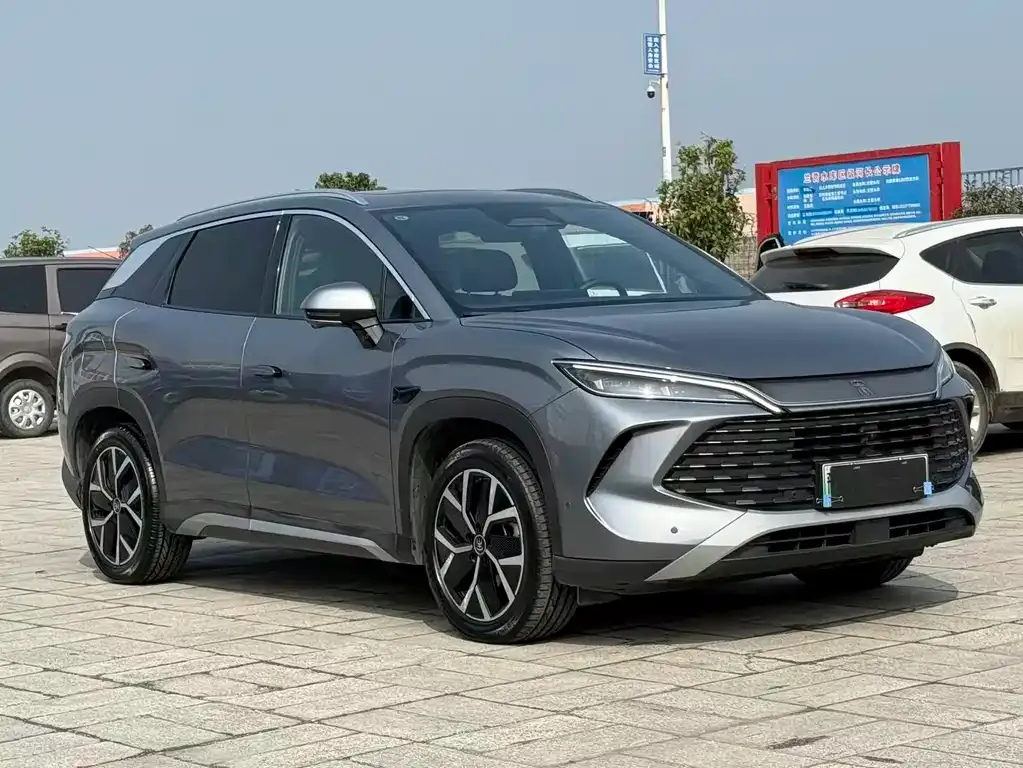 BYD L DM-i — фото 3