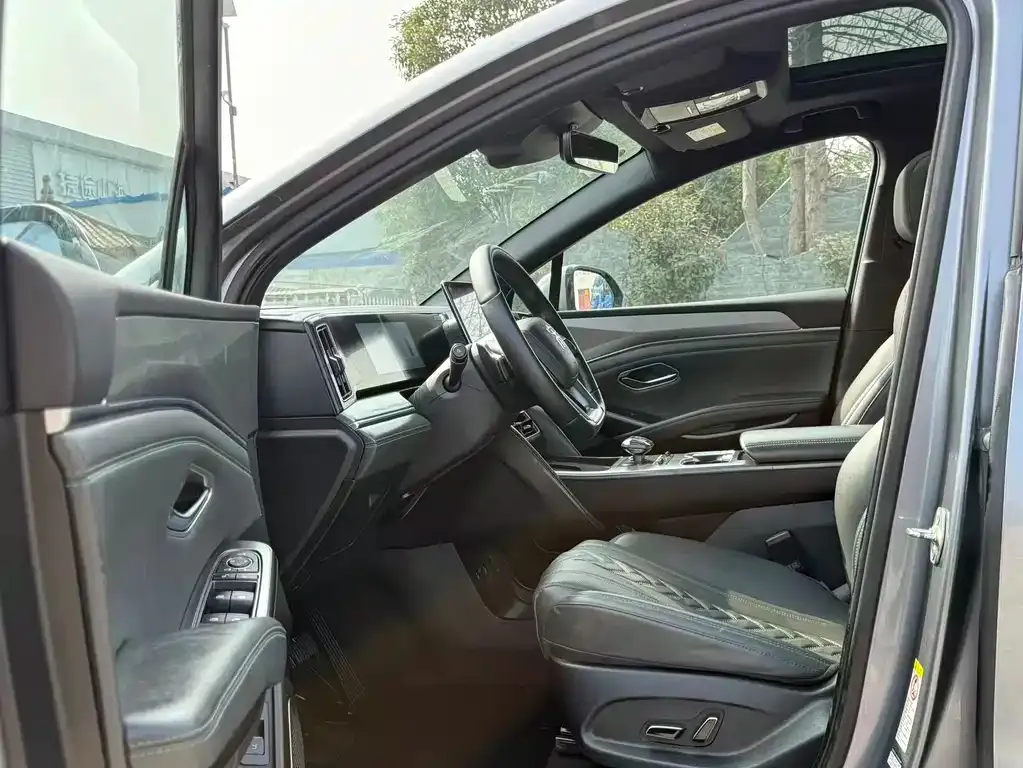 BYD L DM-i — фото 2