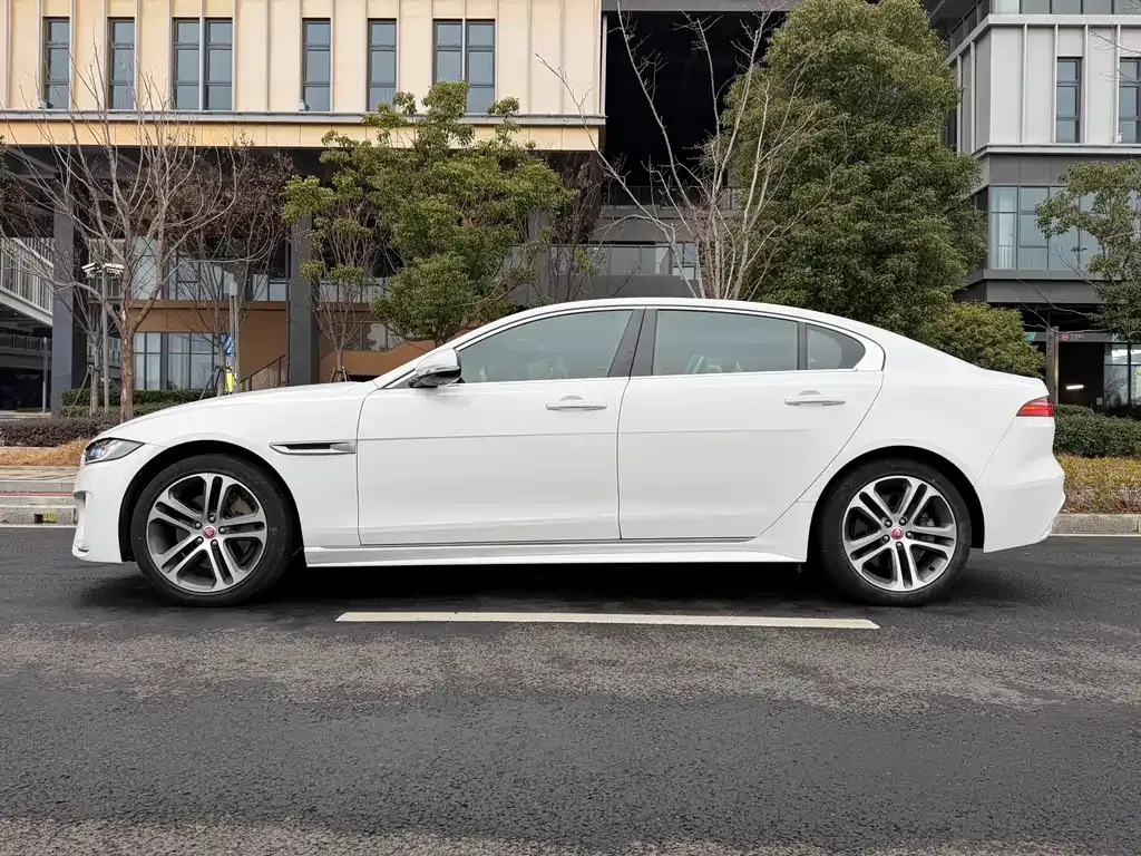 Jaguar XEL — фото 10