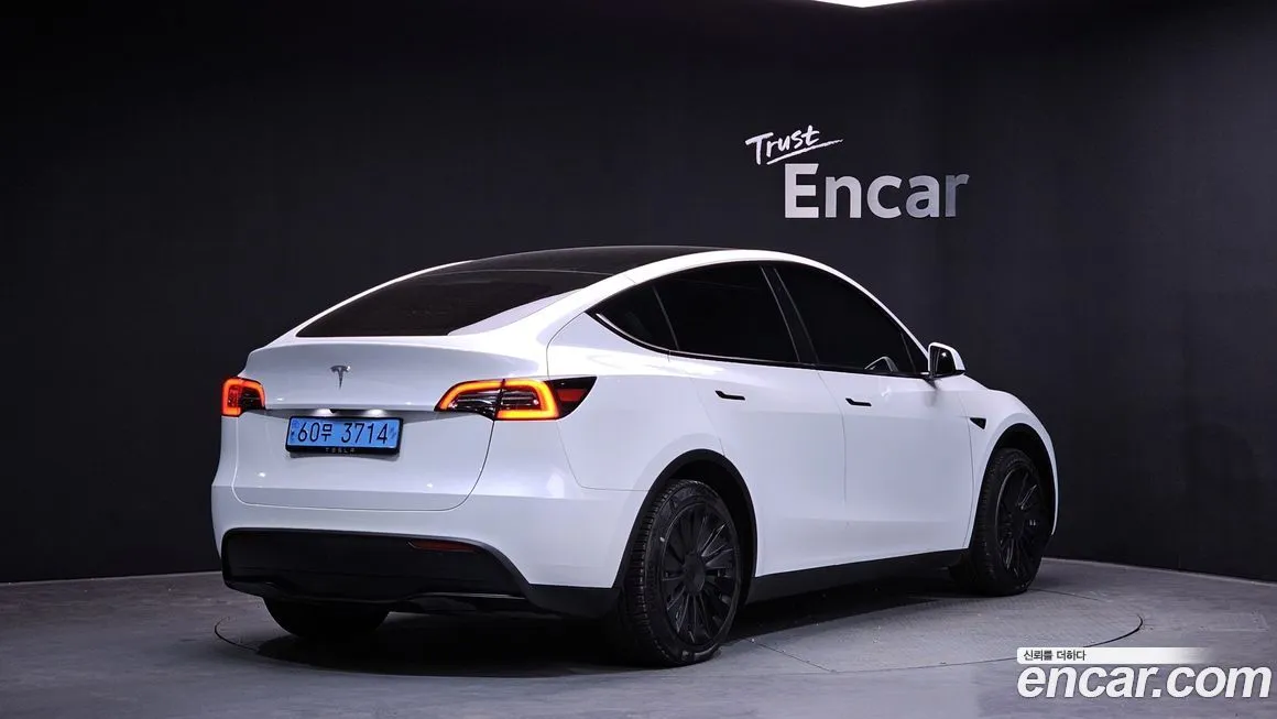 Tesla Model Y 2023 из KR, фото 2