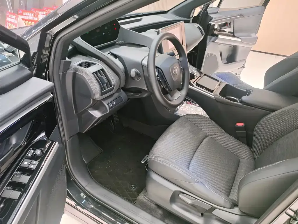 Toyota bZ4X 2023 из CN, фото 7