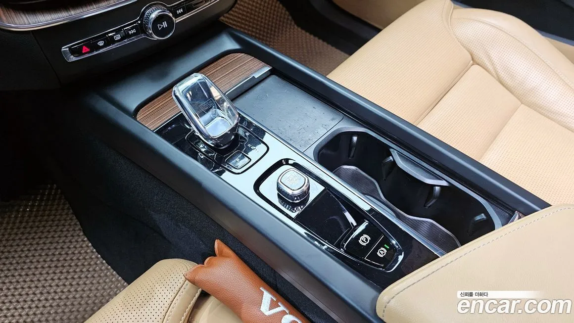 Volvo XC60 2023 из KR, фото 4