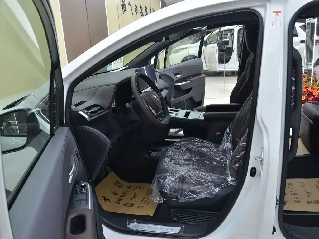 Toyota Granvia 2026 из CN, фото 10