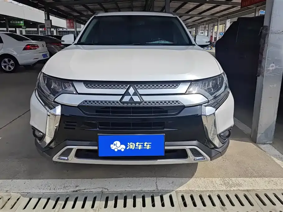 Mitsubishi Outlander — фото 9