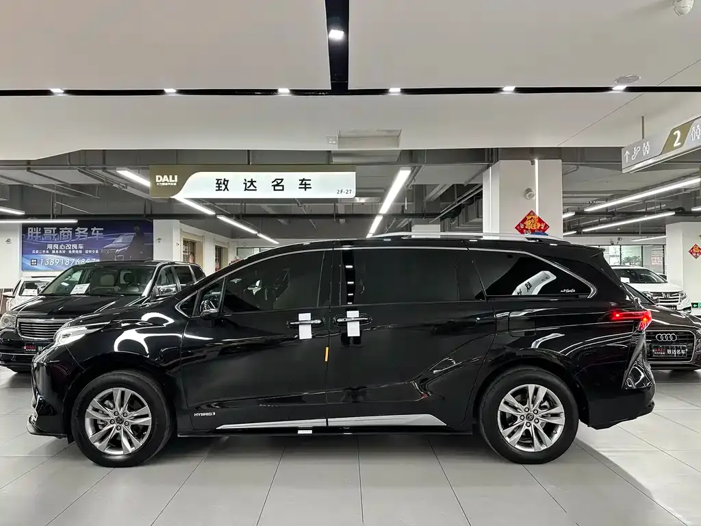Toyota Sienna — фото 9