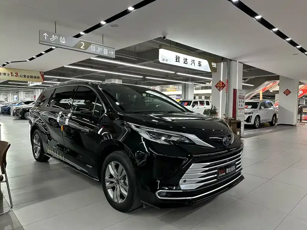 Toyota Sienna — фото 4