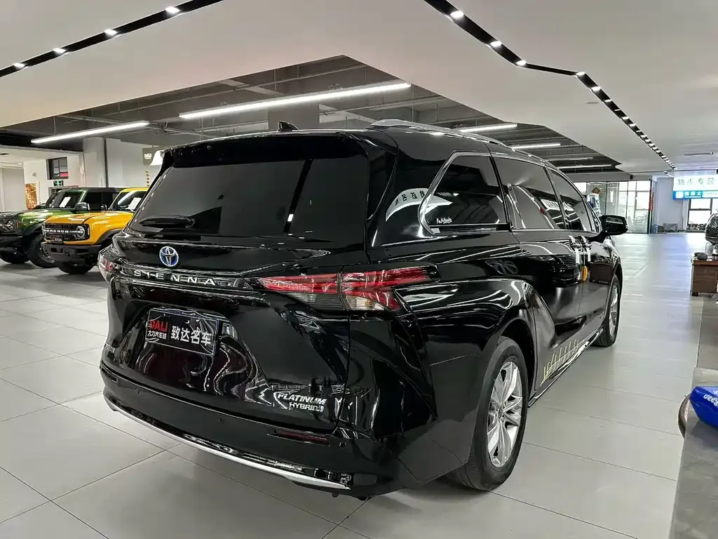 Toyota Sienna — фото 5