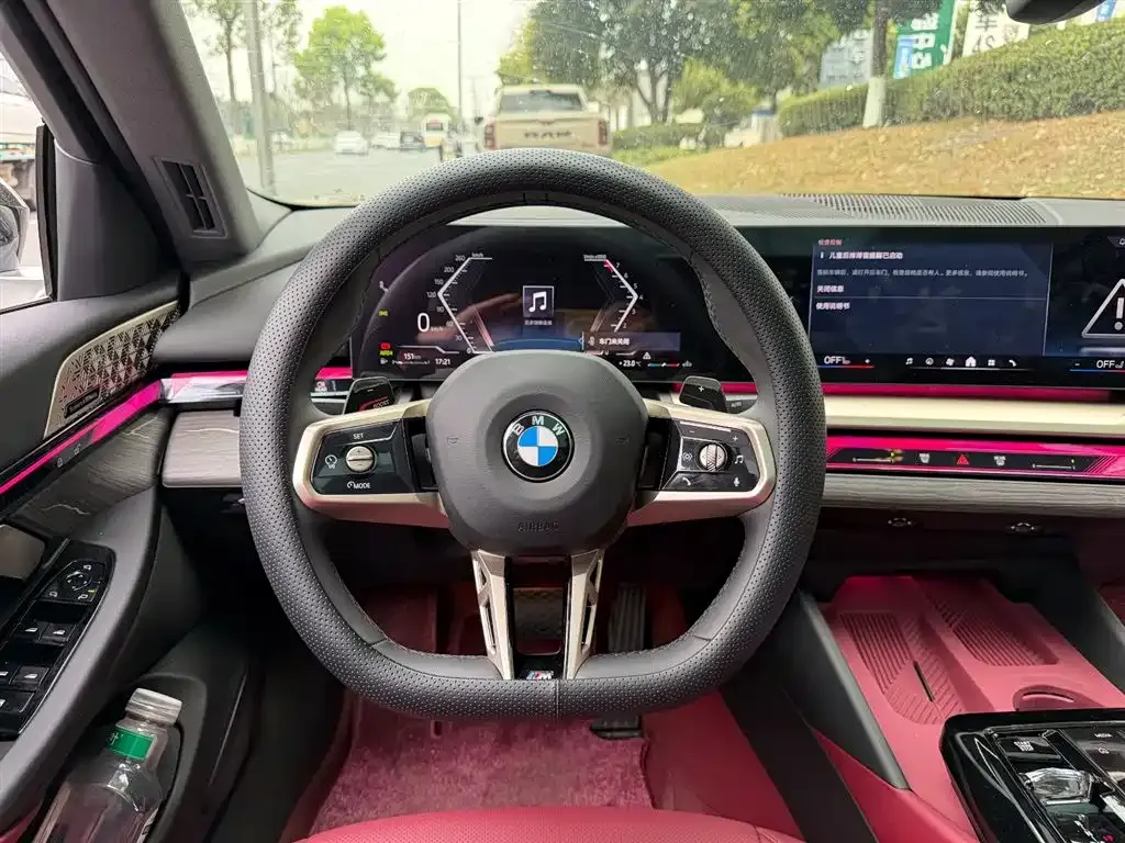 BMW 5 Series 2025 из CN, фото 2