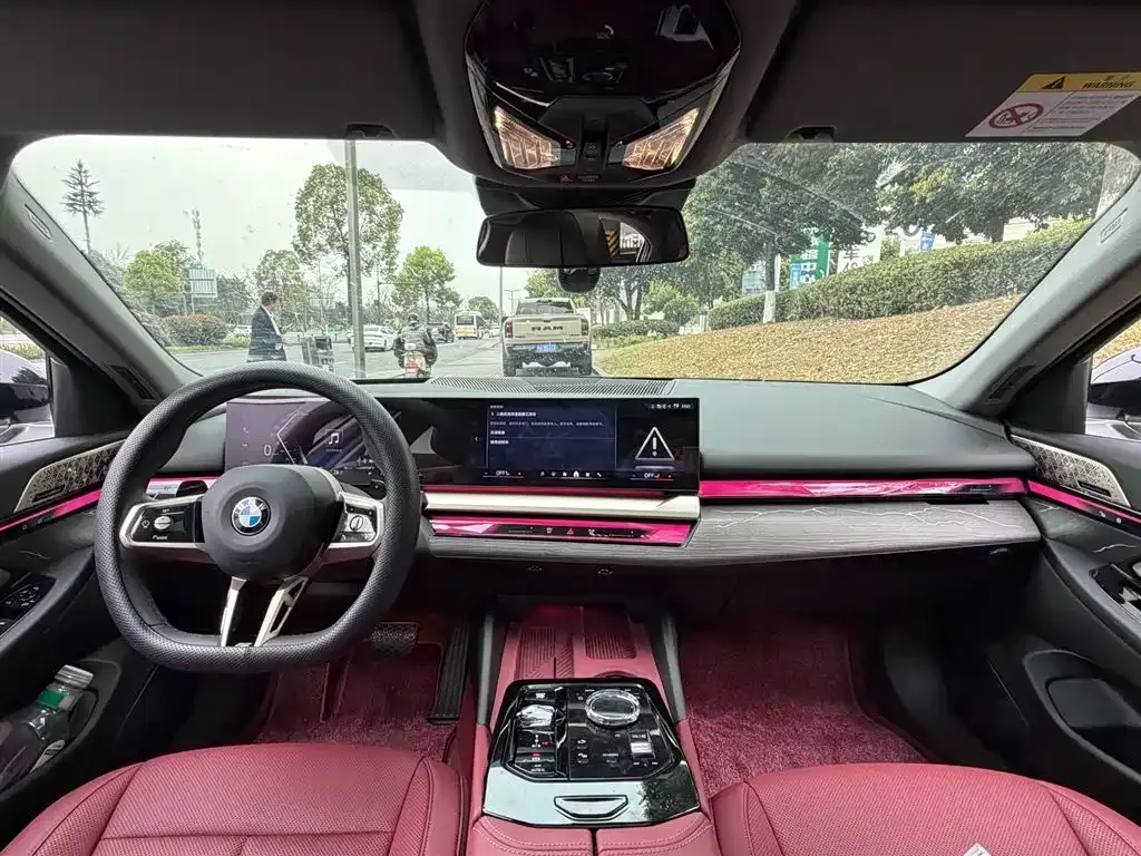 BMW 5 Series 2025 из CN, фото 4