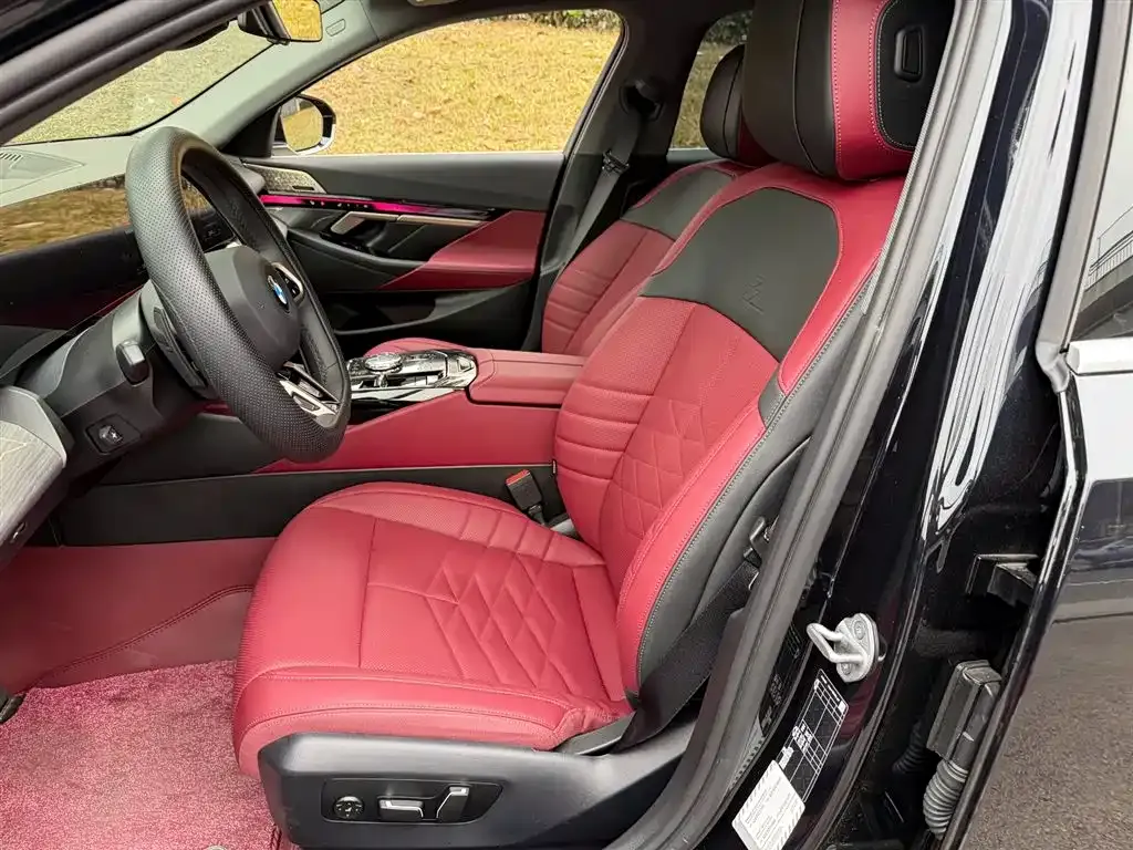 BMW 5 Series 2025 из CN, фото 7