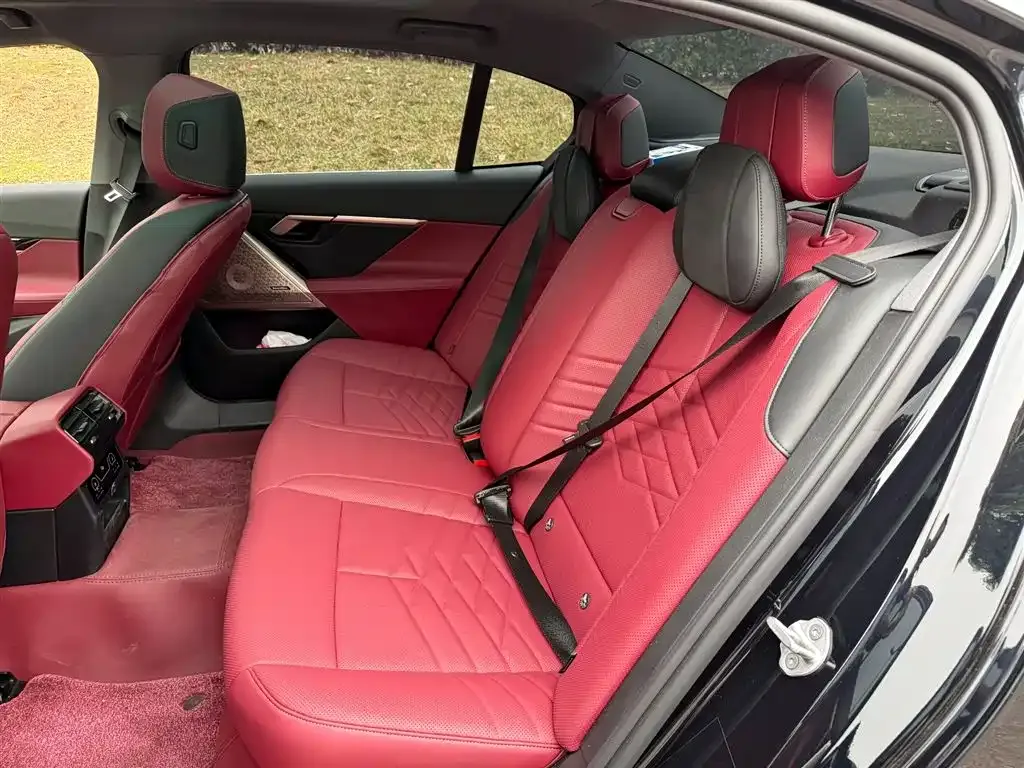 BMW 5 Series 2025 из CN, фото 3