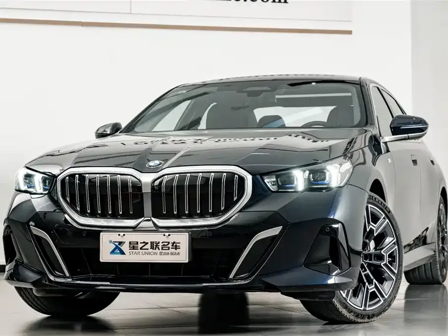BMW 5 Series 2025 из CN, фото 8