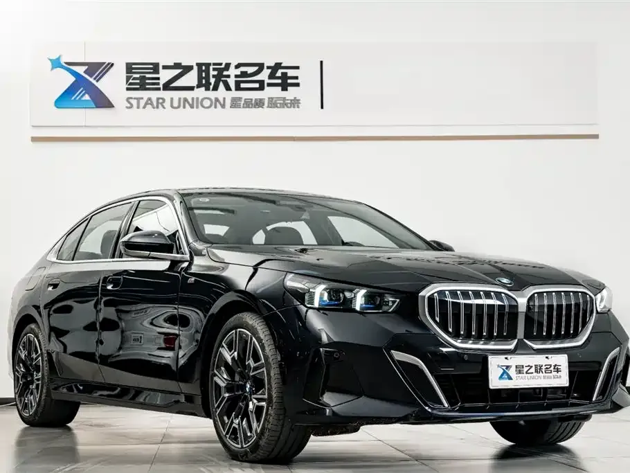 BMW 5 Series 2025 из CN, фото 10