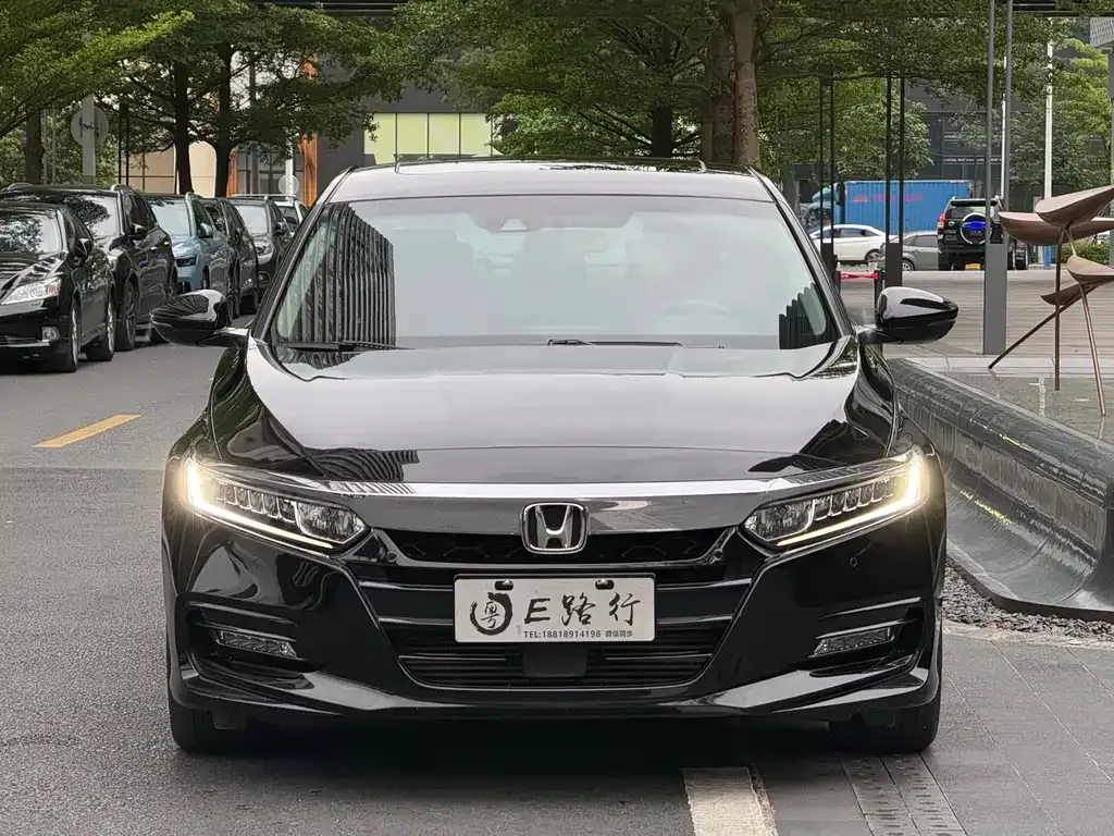 Honda Accord — фото 7