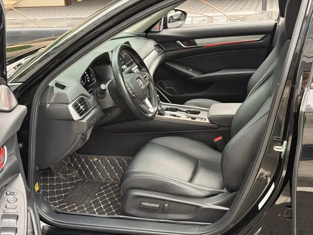 Honda Accord — фото 9