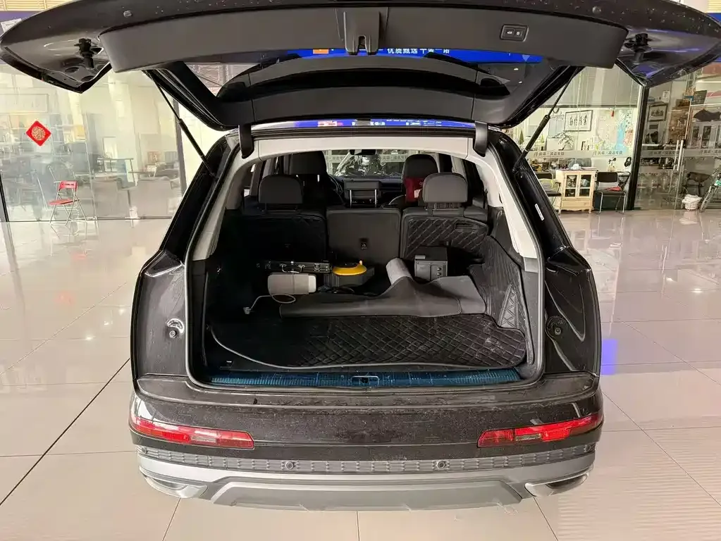 Audi Q7 2021 из CN, фото 2