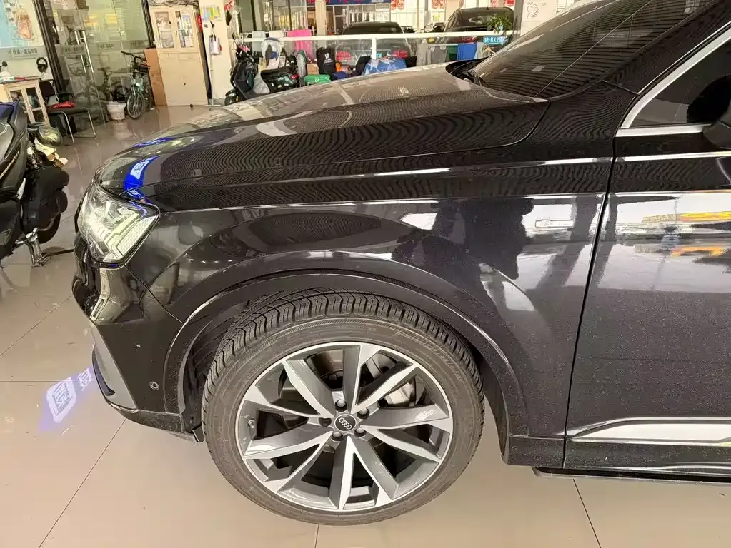 Audi Q7 2021 из CN, фото 8