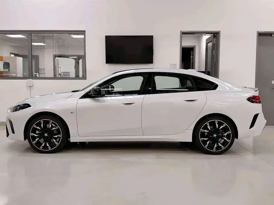 BMW 2 Series 2025 из CN, фото 4