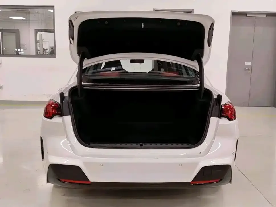 BMW 2 Series 2025 из CN, фото 5