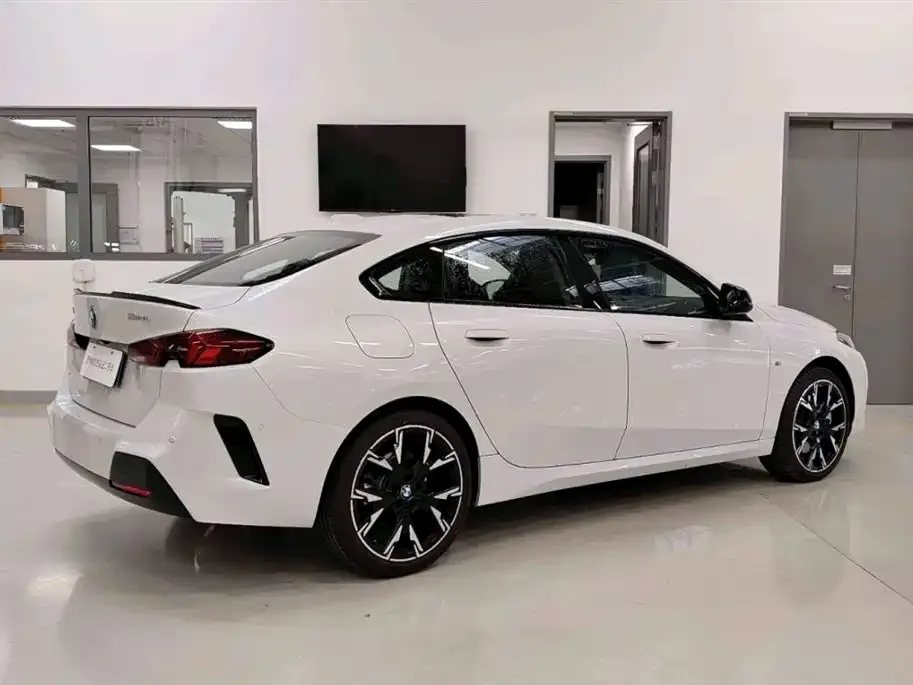 BMW 2 Series 2025 из CN, фото 10