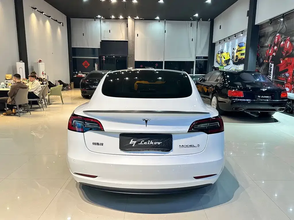 Tesla Model 3 — фото 8