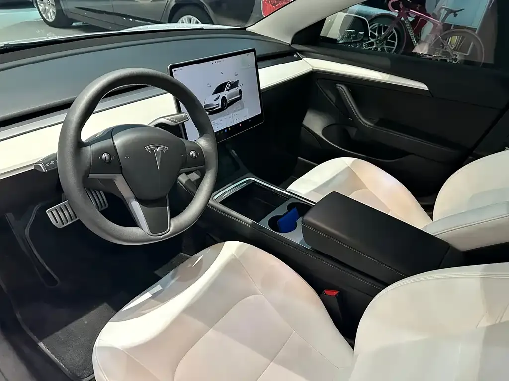 Tesla Model 3 — фото 3