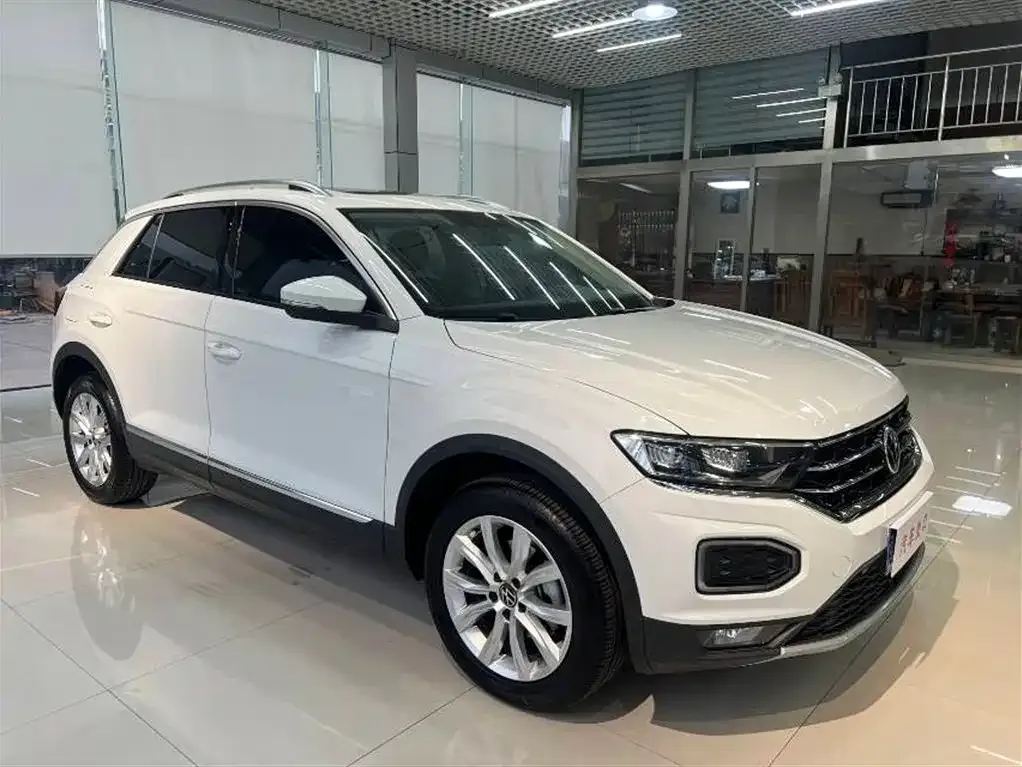 Volkswagen T-Roc — фото 10