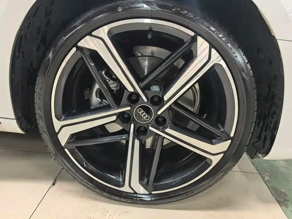 Audi A4L 2024 из CN, фото 9