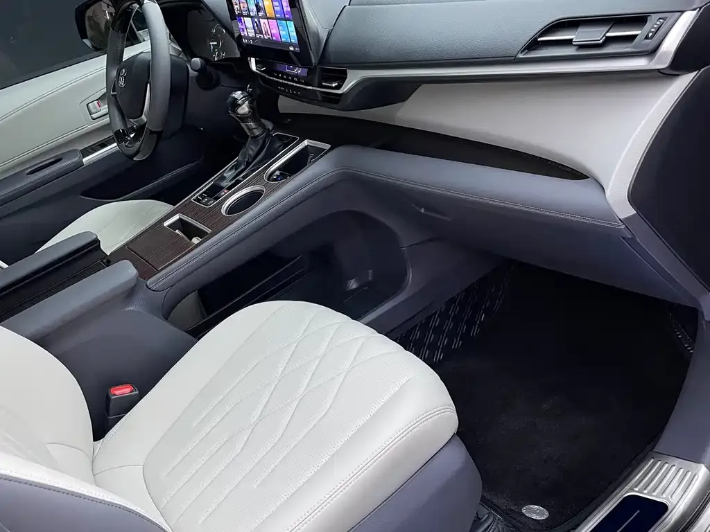 Toyota Granvia 2025 из CN, фото 10
