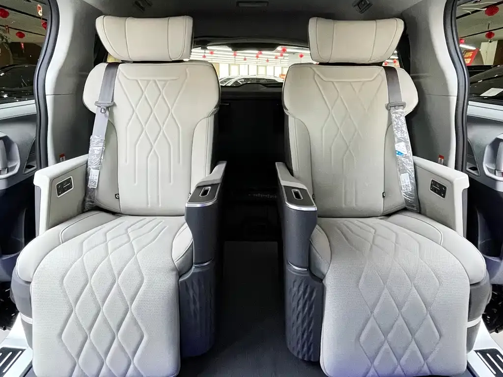 Toyota Granvia 2025 из CN, фото 9