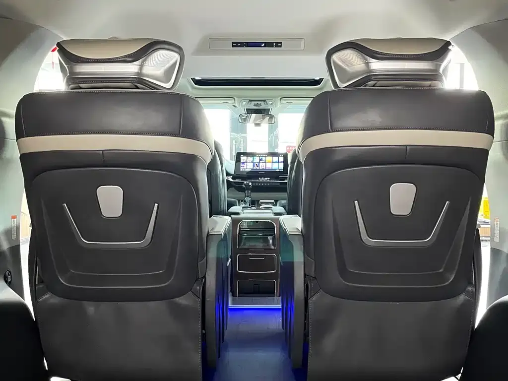 Toyota Granvia 2025 из CN, фото 2