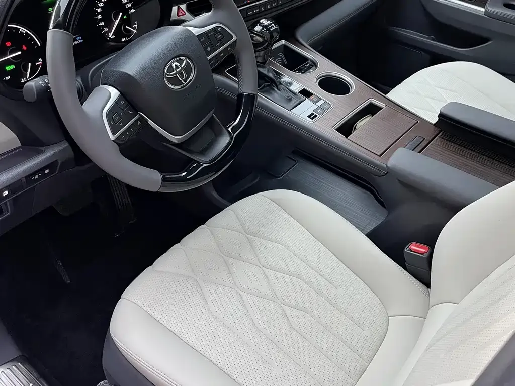 Toyota Granvia 2025 из CN, фото 3