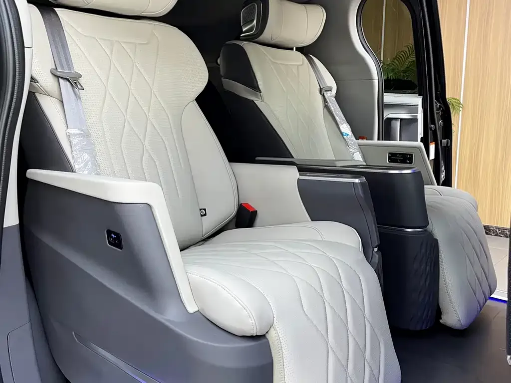 Toyota Granvia 2025 из CN, фото 5