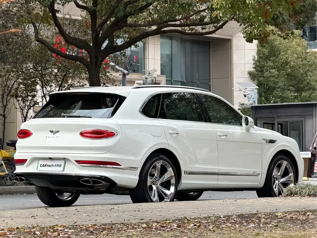 Bentley Bentayga PHEV — фото 4
