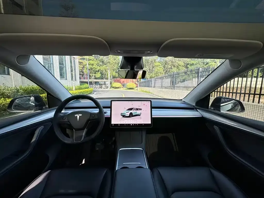 Tesla Model Y — фото 7
