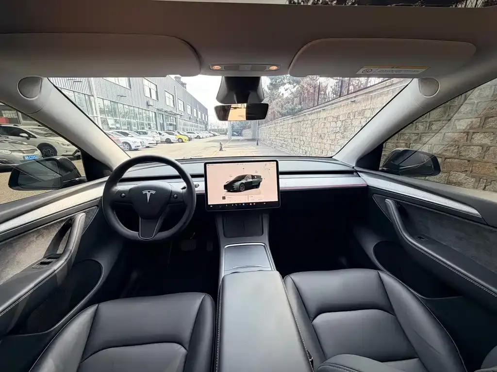 Tesla Model Y — фото 7