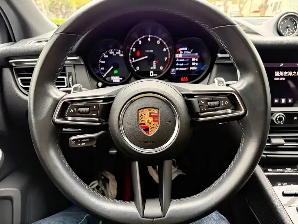 Porsche Macan — фото 6
