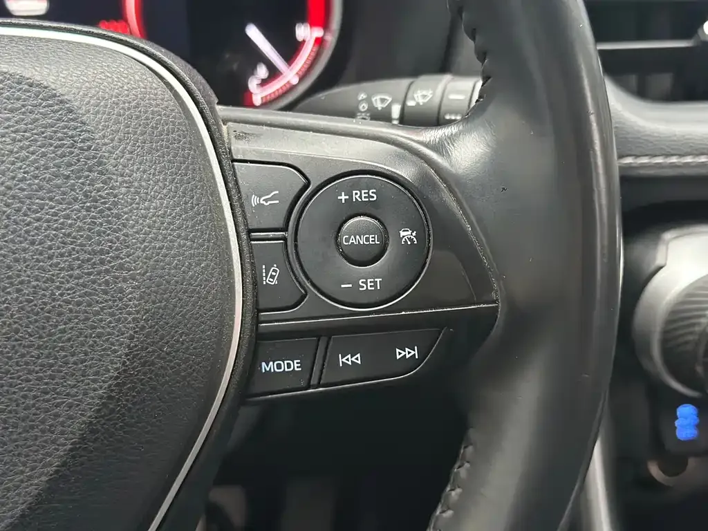 Toyota RAV4 — фото 6