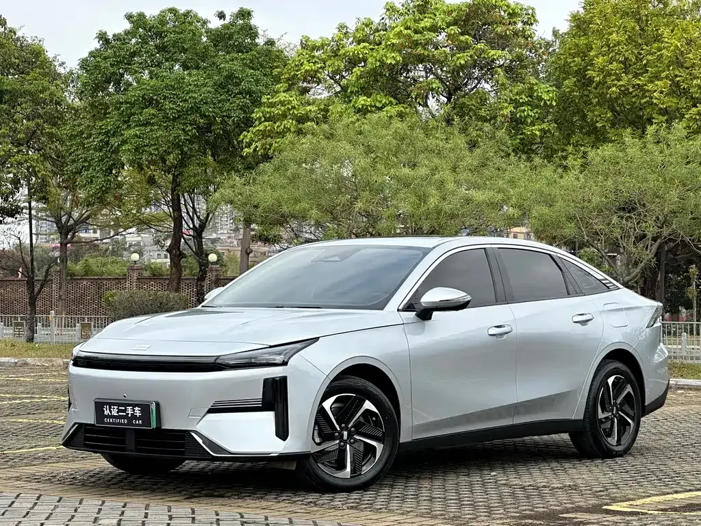 Geely Galaxy L6 — фото 1