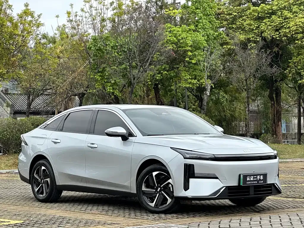 Geely Galaxy L6 — фото 4