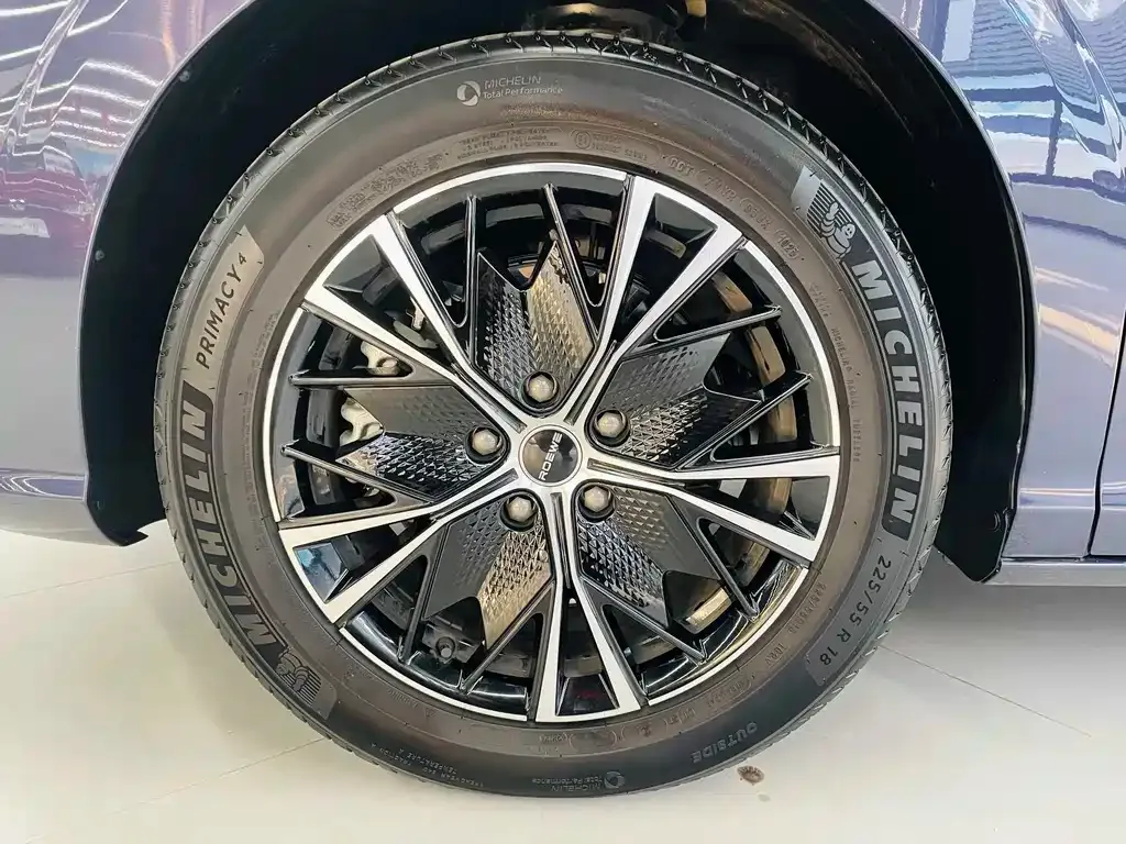 Roewe iMAX8 2023 из CN, фото 3