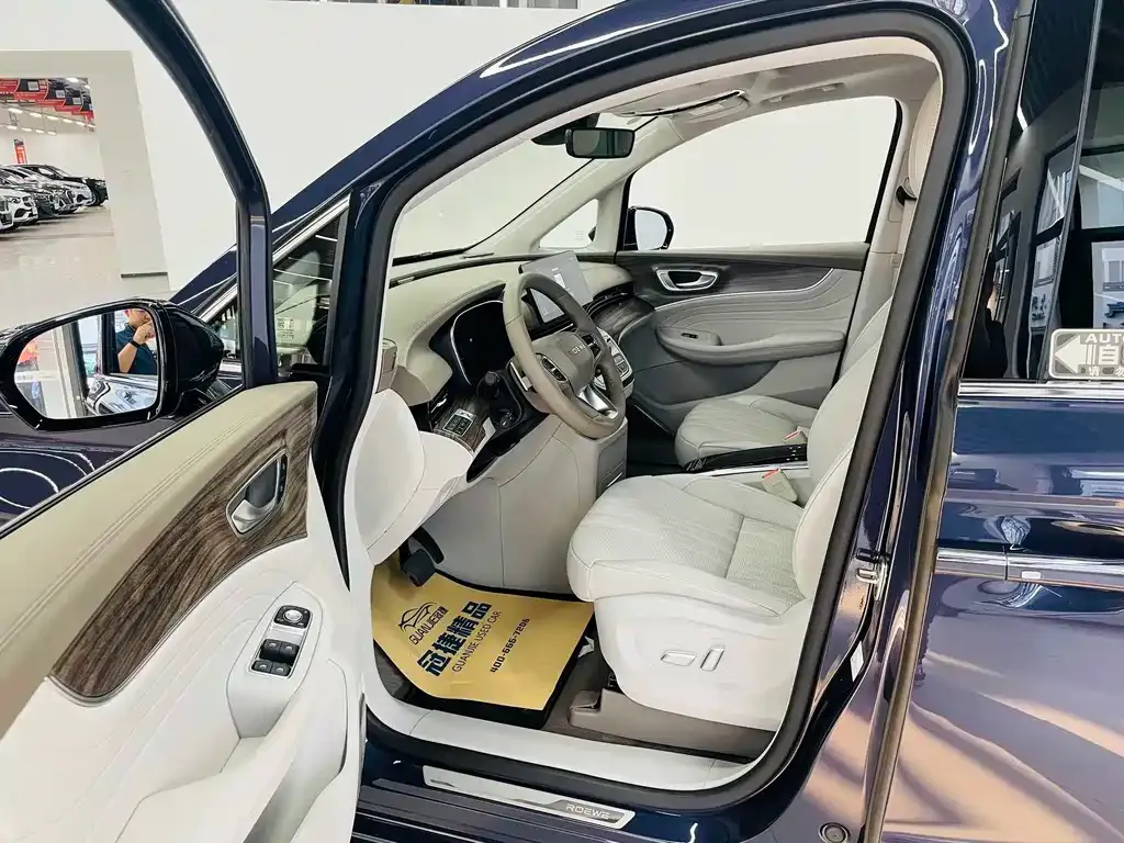 Roewe iMAX8 2023 из CN, фото 7