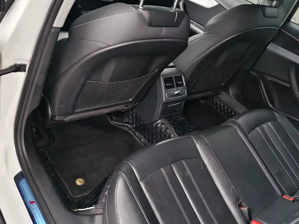 Audi A4L — фото 7