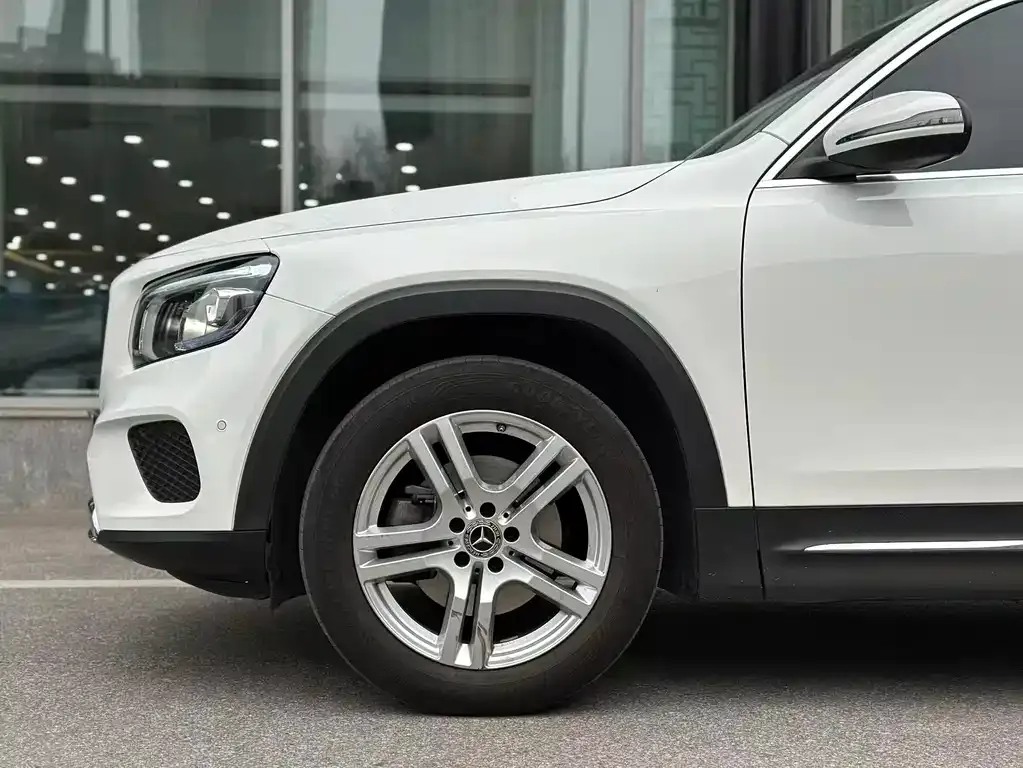 Mercedes-Benz GLB — фото 4