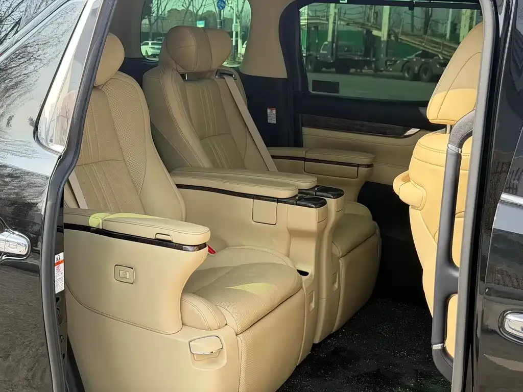 Toyota Alphard 2021 из CN, фото 7