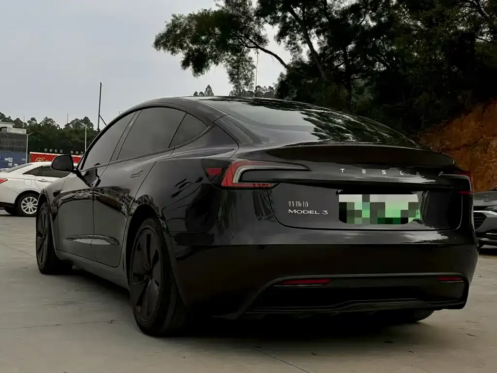 Tesla Model 3 — фото 4