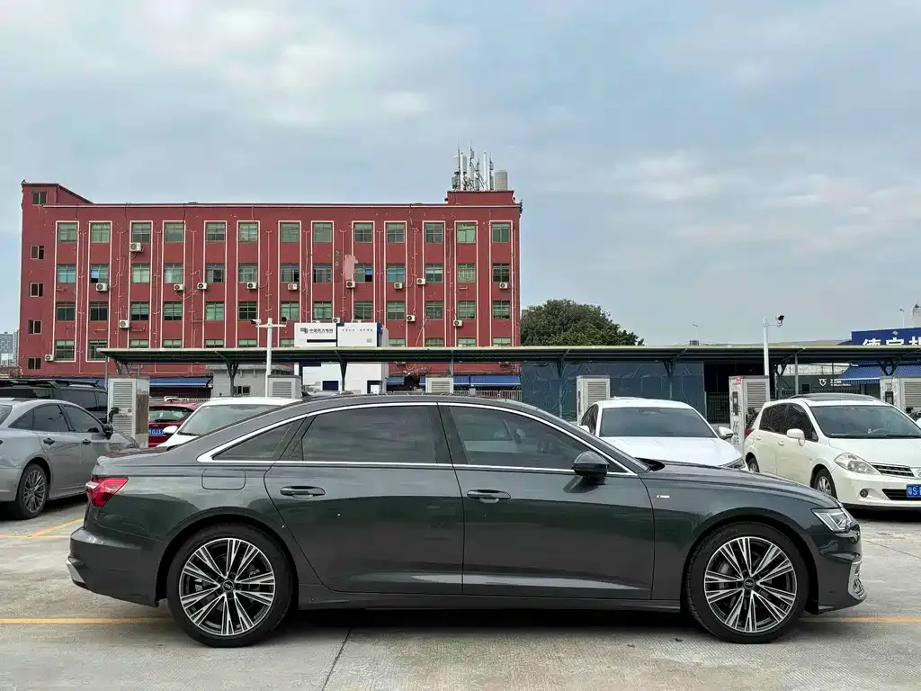 Audi A6L 2025 из CN, фото 4